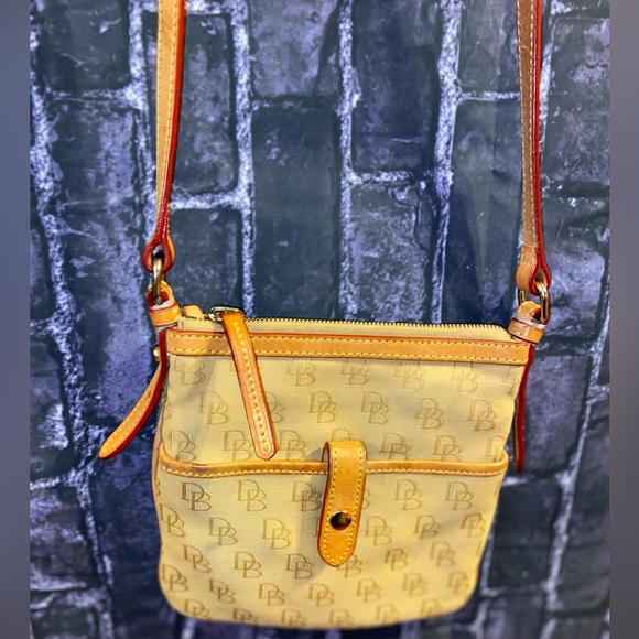 DOONEY & BURKE Signature Crossbody Fabricw/Leather Trim Adjustable Strap w/o tag - Picture 1 of 16